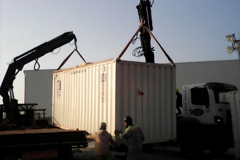 Remoção de Container com Caminhão Munck